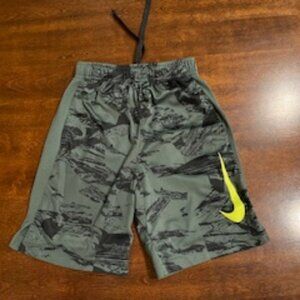 Nike Dri-Fit Boys Shorts - size M